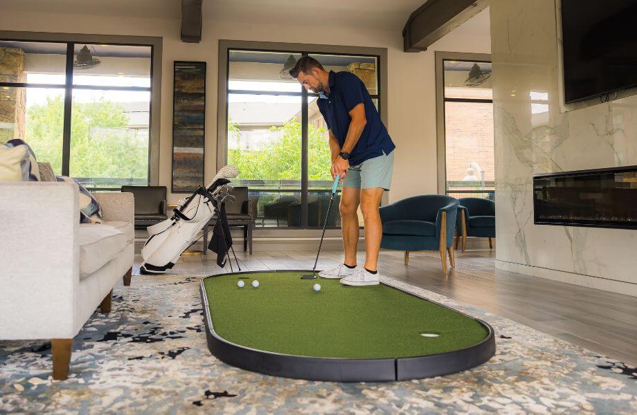 Golfer putting on SIGPRO Tap In Putting Green